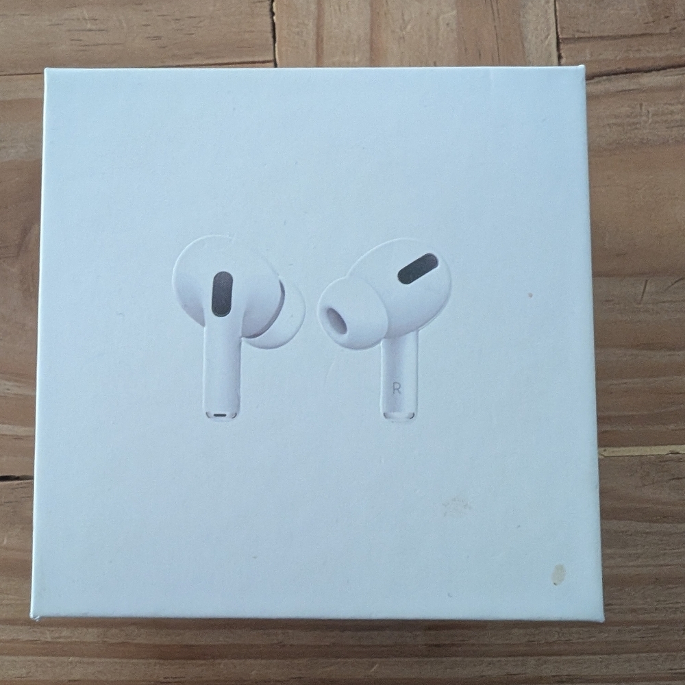 Apple AirPods Pro in White